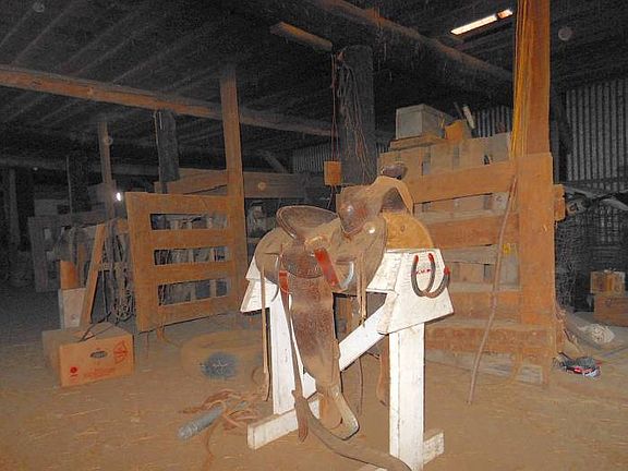 country & city close