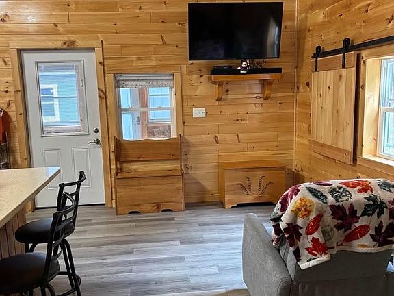 5th image of 90 Wildwood Rd