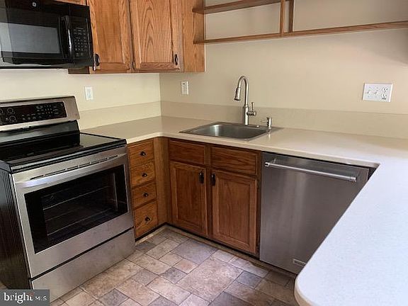4th image of 3 Heather Ct