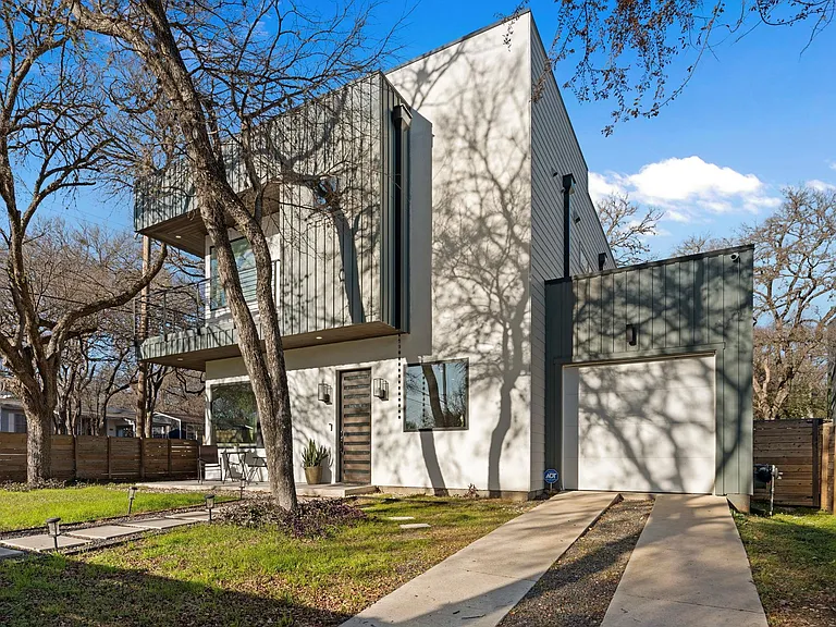 910 Nalide St #B — Photo 2