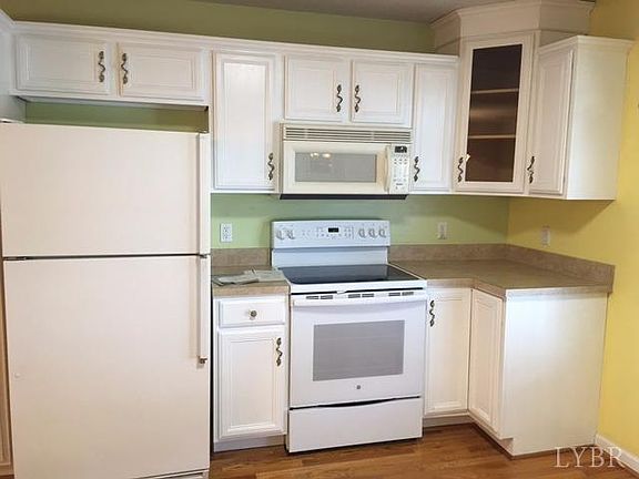 3rd image of 23 Underwood Ln