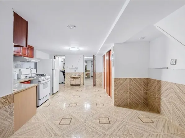 2948 Brighton 1st Street image 7 of 8