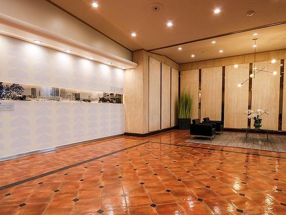 4th image of 2016 Main St #Penthouse 2
