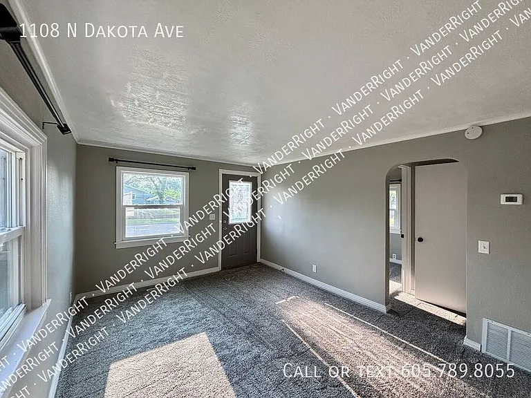 1108 N Dakota Ave — Photo 3