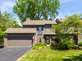 330 Mallard Point, Lake Barrington, IL 60010