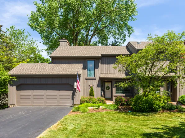 330 Mallard Point, Lake Barrington, IL 60010