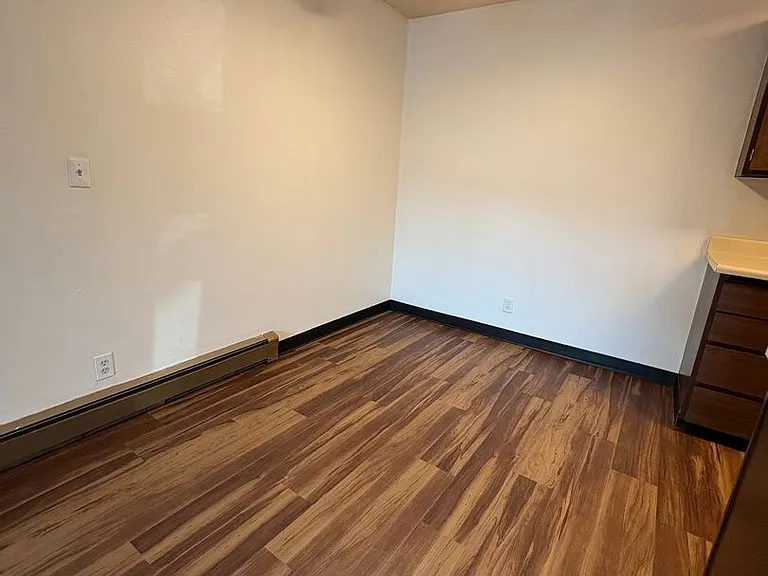230 W Broadway St — Photo 3