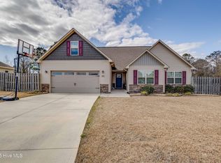 208 Peaceful Ln, Hubert, NC 28539