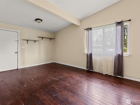 5th image of 932 Marvin Road SE