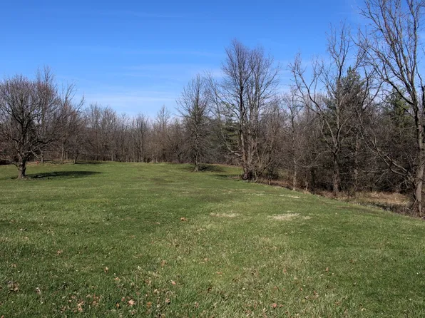 5390 Hickory Manor Ln, Clinton, IL 61727