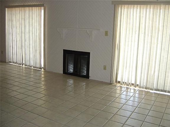 3rd image of 18809 Egret Bay Bl #117