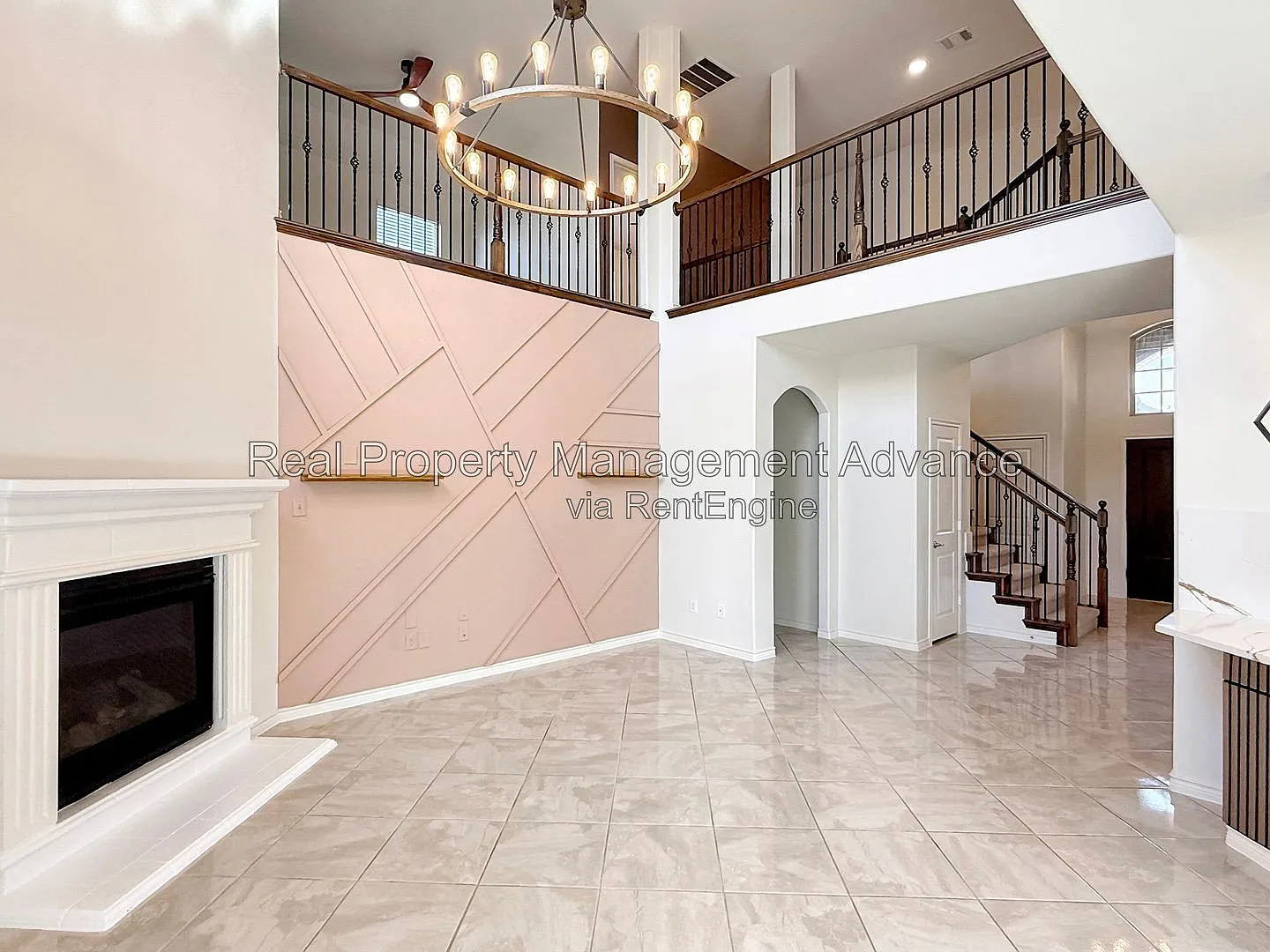4 bed, 2.5 bath, 2490 sqft, $2,950 — Photo 4