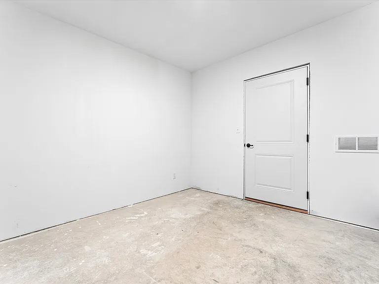 708 Harbor Woods Dr #C — Photo 17