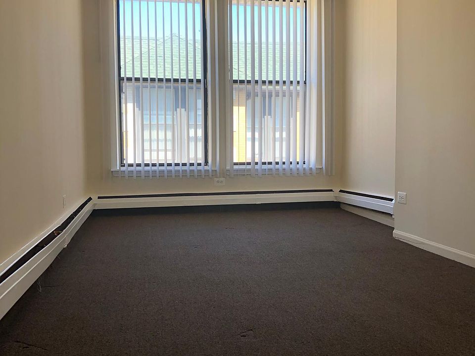 1st image of 4631 S Lake Park Ave #316