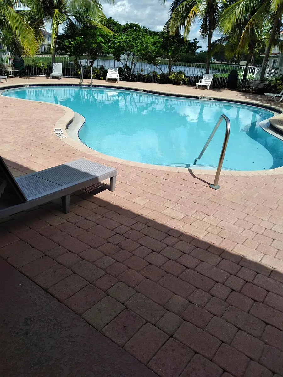 Building Photo - 2615 SW 81st Ter #2599