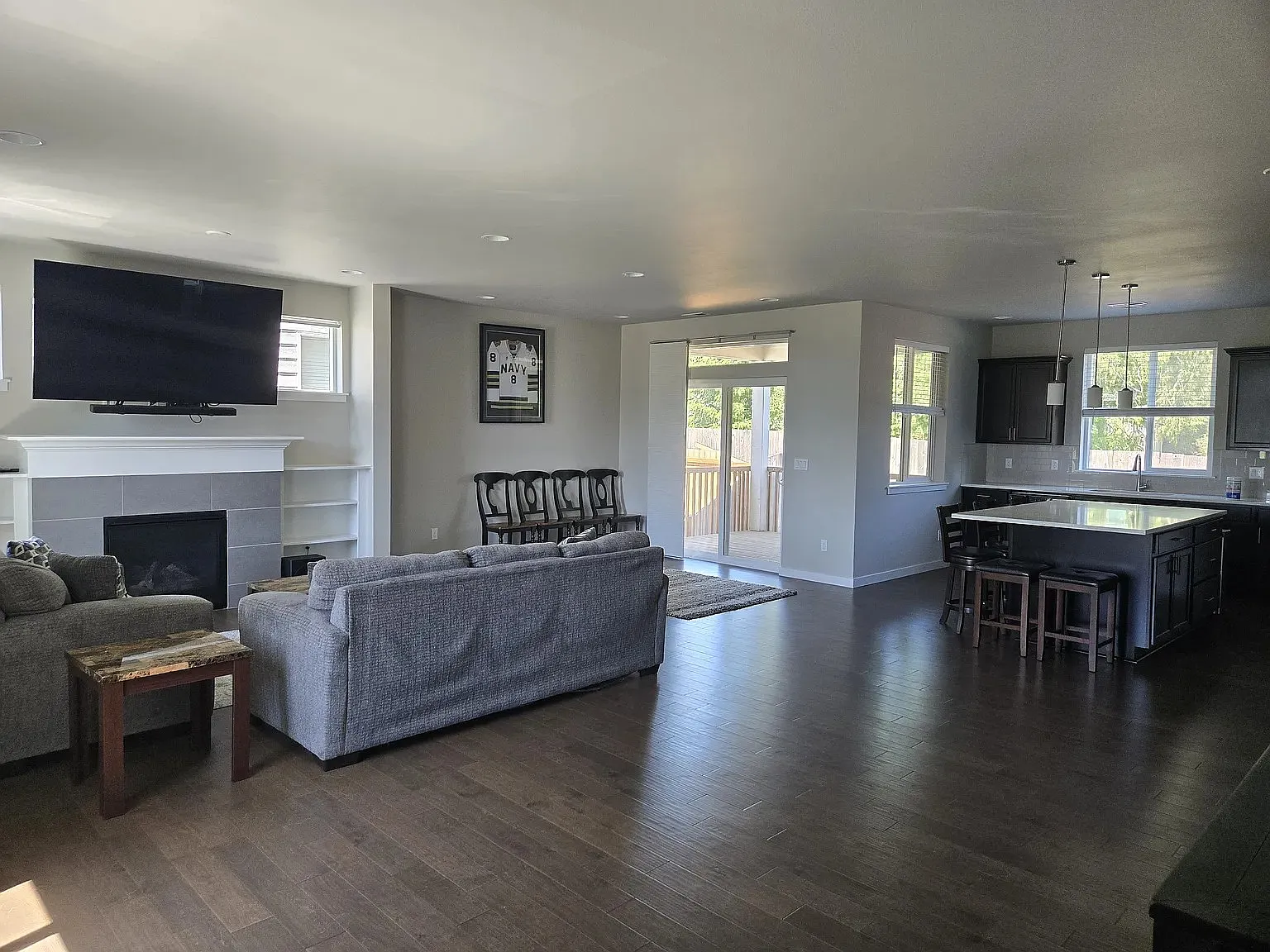 4 bed, 2386 sqft, $3,300 — Photo 3