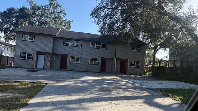 2 bed, 1100 sqft, $1,800 — Photo 2