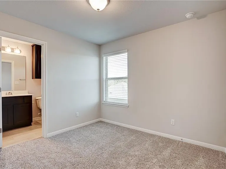 1724 W Artesian Springs Xing — Photo 12