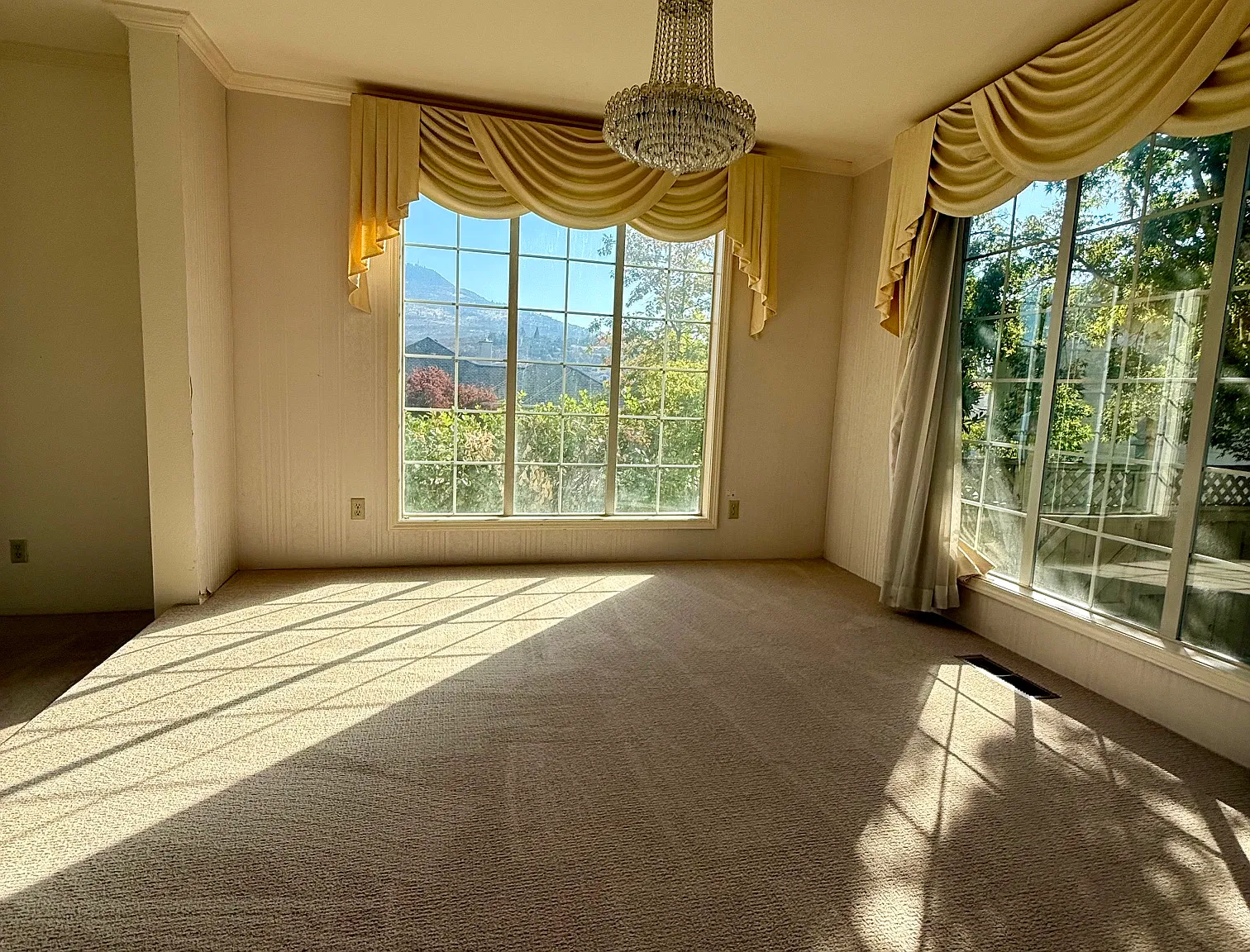 4 bed, 2.5 bath, 2577 sqft, $2,295 — Photo 4