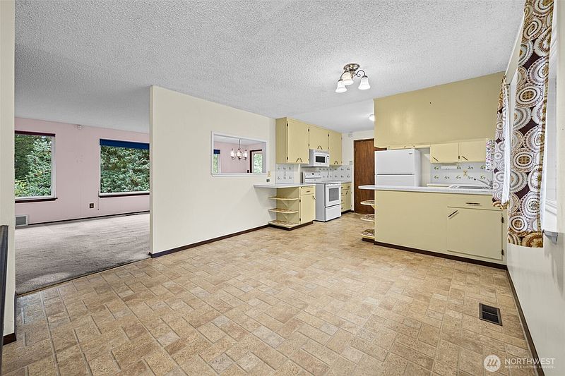 3rd image of 30071 10th Avenue SW