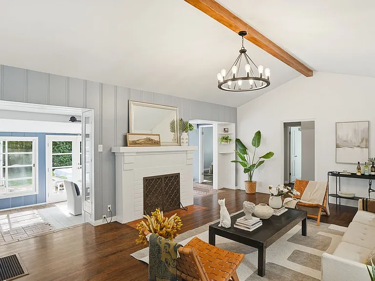 13360 Magnolia Blvd — Photo 11