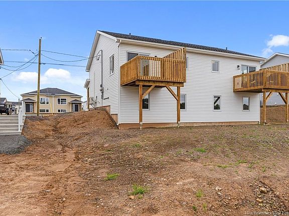 3rd image of 272 Maccoun St