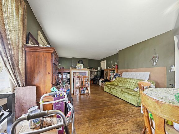 2nd image of 1017 W Dalton Ave
