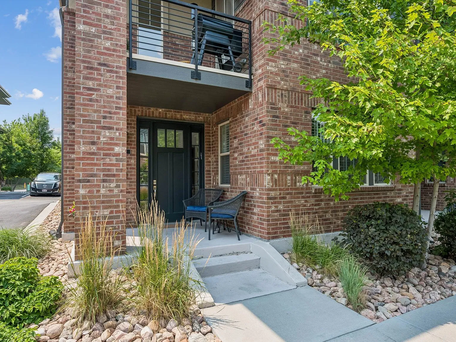 3 bed, 2406 sqft, $3,200 — Photo 2