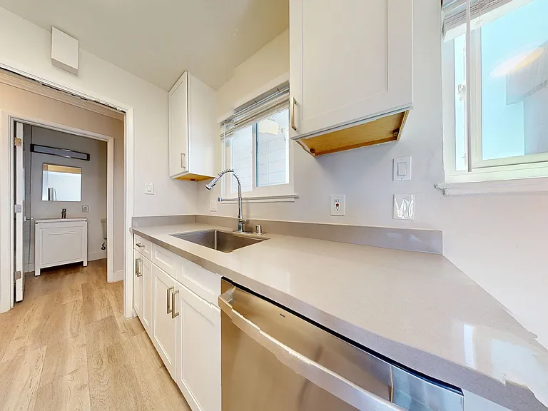 Charming Apartments in Prime Oakland Location! — Photo 31