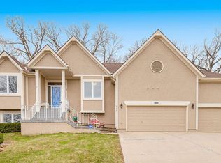 525 NE Emerald Dr, Lees Summit, MO 64064