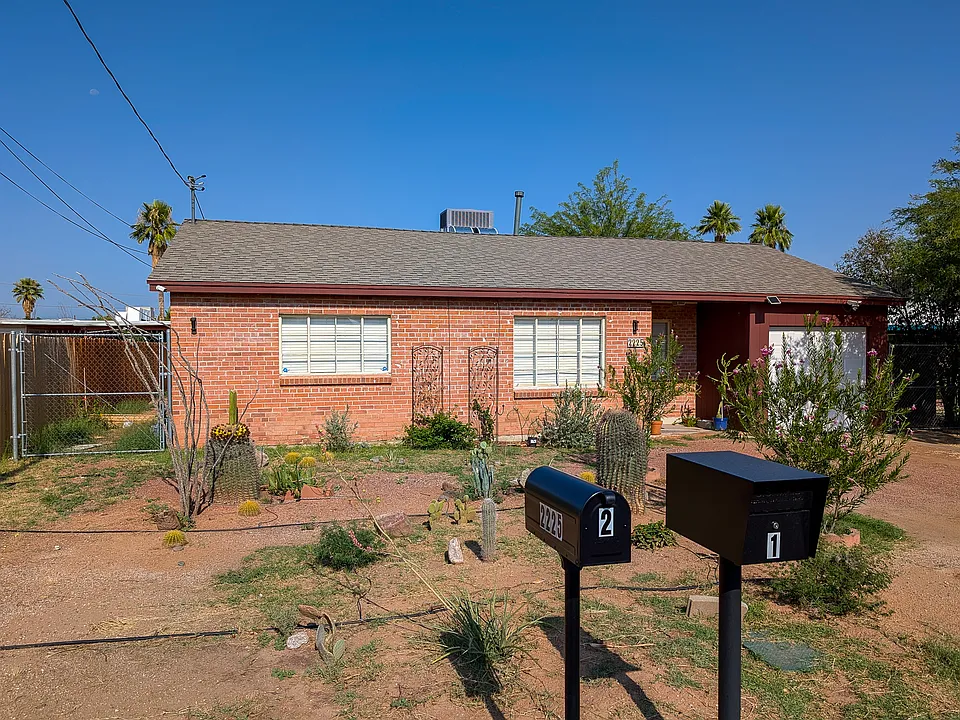 2225 N Dodge Blvd