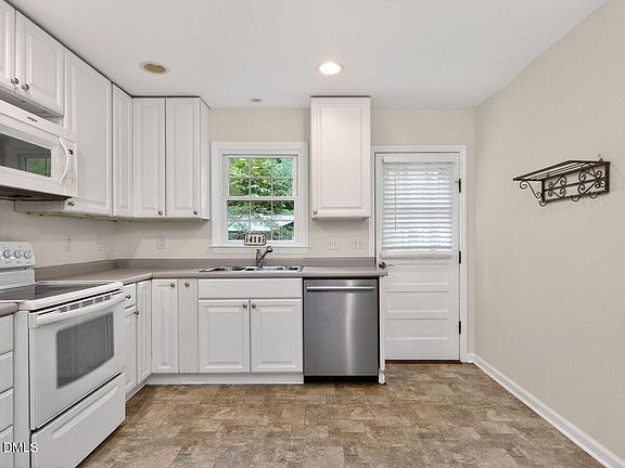 5th image of 411 Yorktown Dr