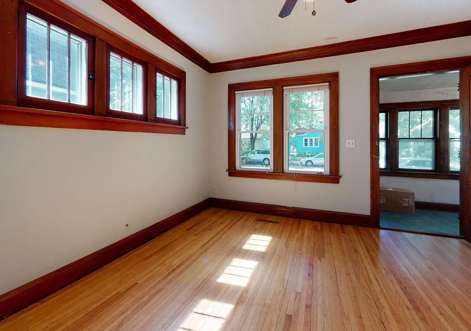 Affordable 5-Bedroom House / Close to U of M Campus — Photo 2