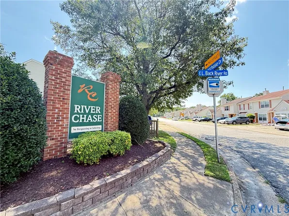 40 Riverchase Dr, Hampton, VA 23669