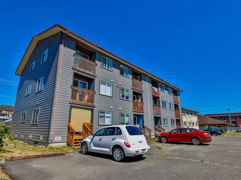 303 E 2nd St #5 — Photo 9