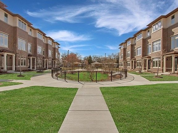 4th image of 17 Forest Ave