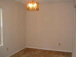 4th image of 50 Willowood Cir
