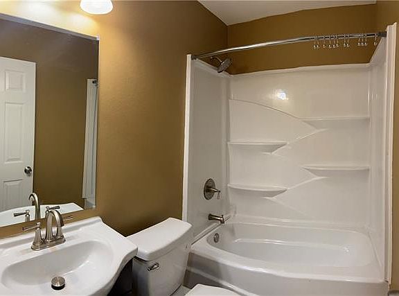 3rd image of 1817 Benton St