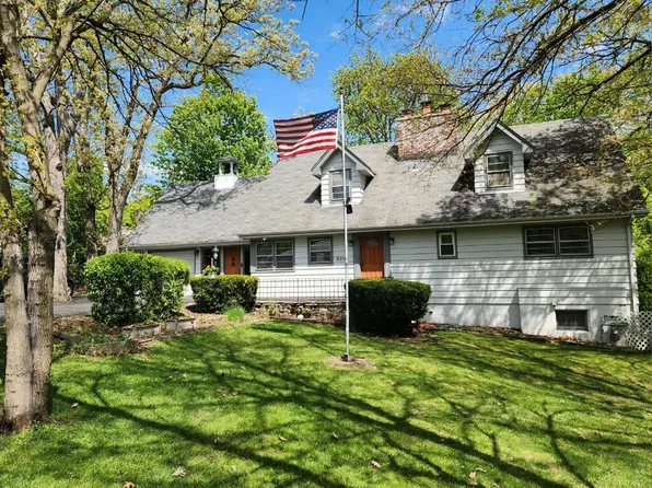 9215 S 83rd Ave, Hickory Hills, IL 60457