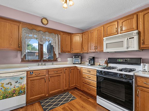 3rd image of 2313 Green St