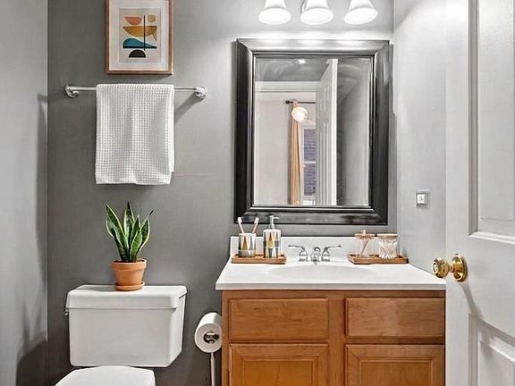 5th image of 4627 N Kenmore Ave APT 1E