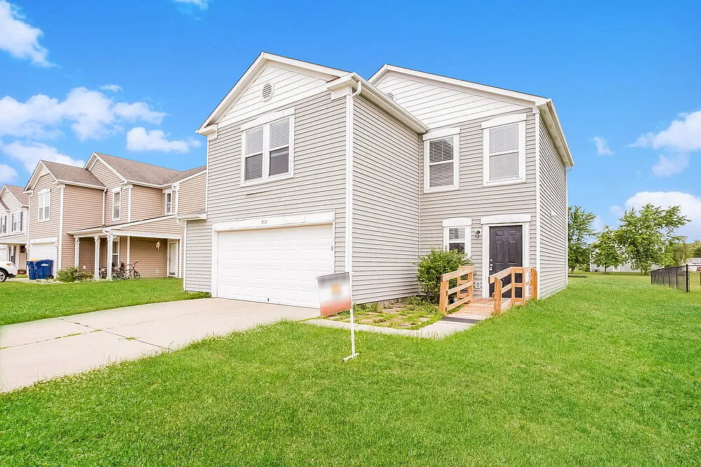 3 bed, 2.5 bath, 1516 sqft, $1,900 — Photo 2