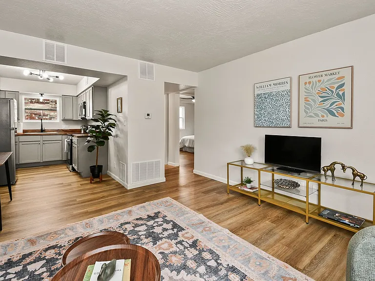 2035 S Florence Ave — Photo 121