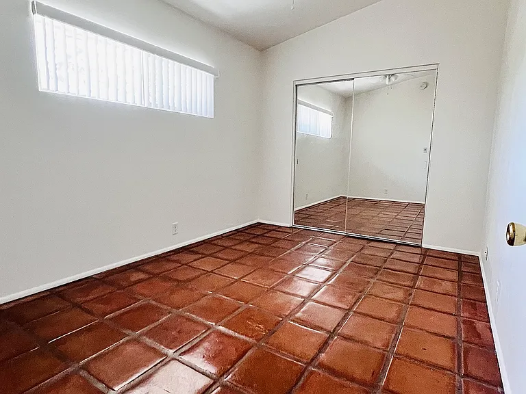 561 S Highland Dr #4 — Photo 6