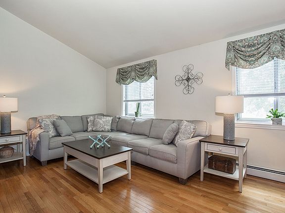 4th image of 1 Hillcrest Pl