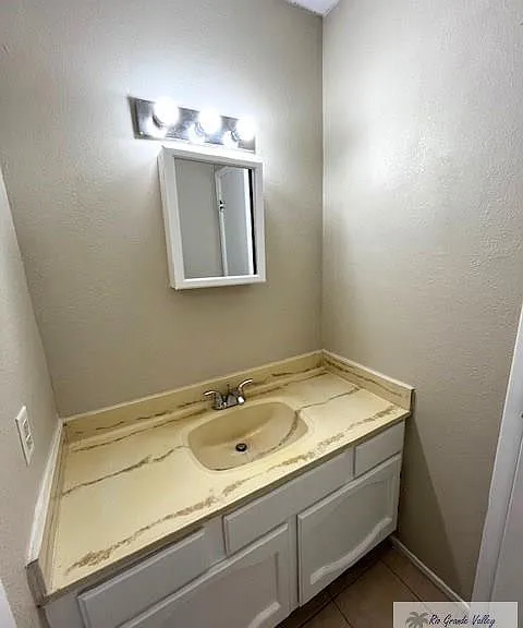 902 Travis St — Photo 9