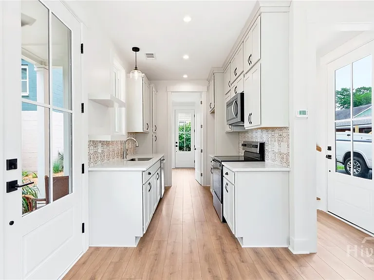 1314 E 38th St — Photo 16