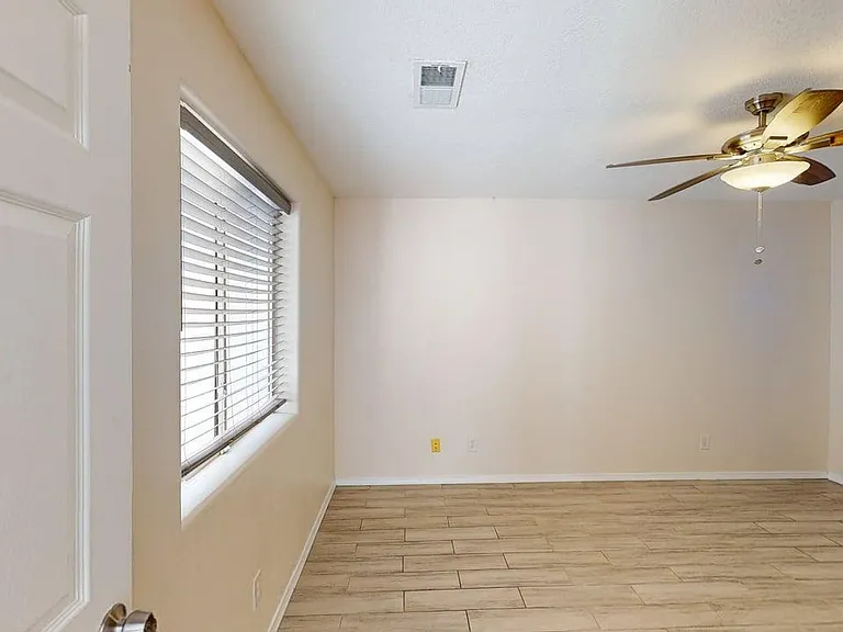 Sleek, Contemporary Efficiency - Live El Campo on Route 66! — Photo 13