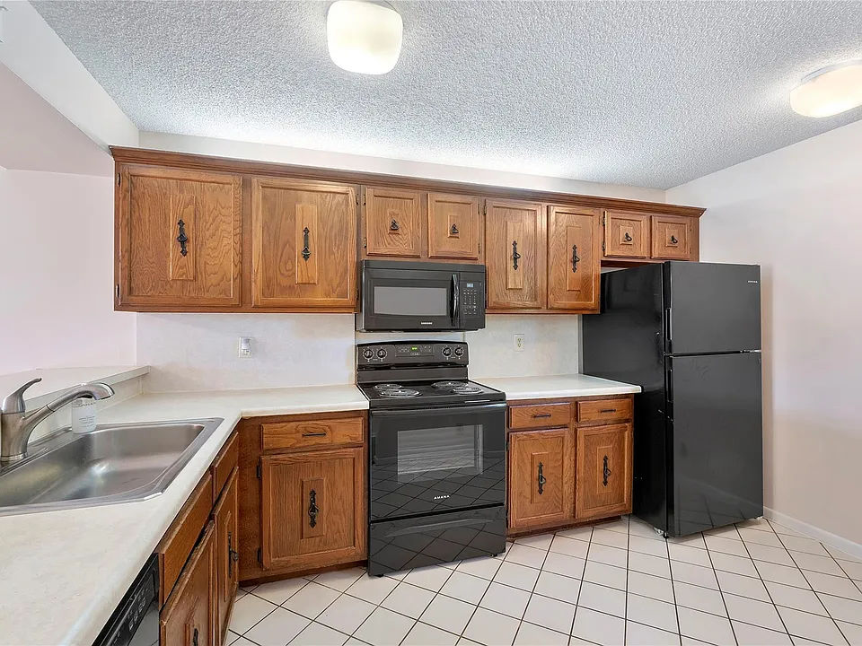 6519 Coral Lake Dr #207
