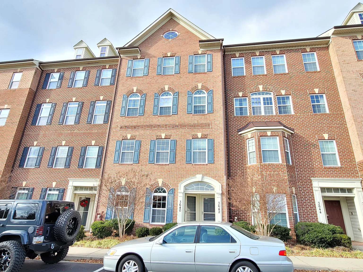 3 bed, 2.5 bath, 1868 sqft, $2,600 — Photo 3
